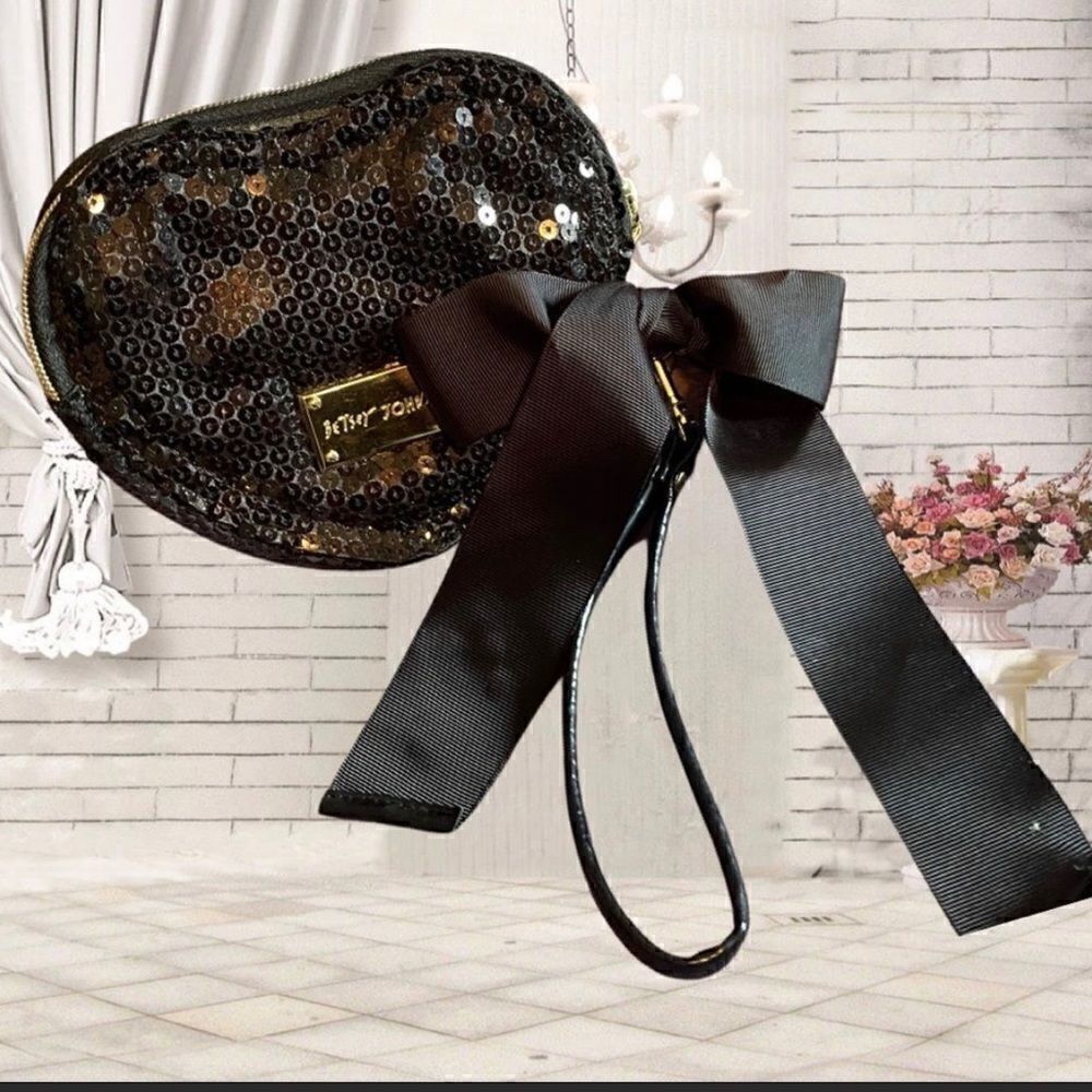 Betsey Johnson Heart Shaped Black Sequins Wristlet Evening Cocktail Purse